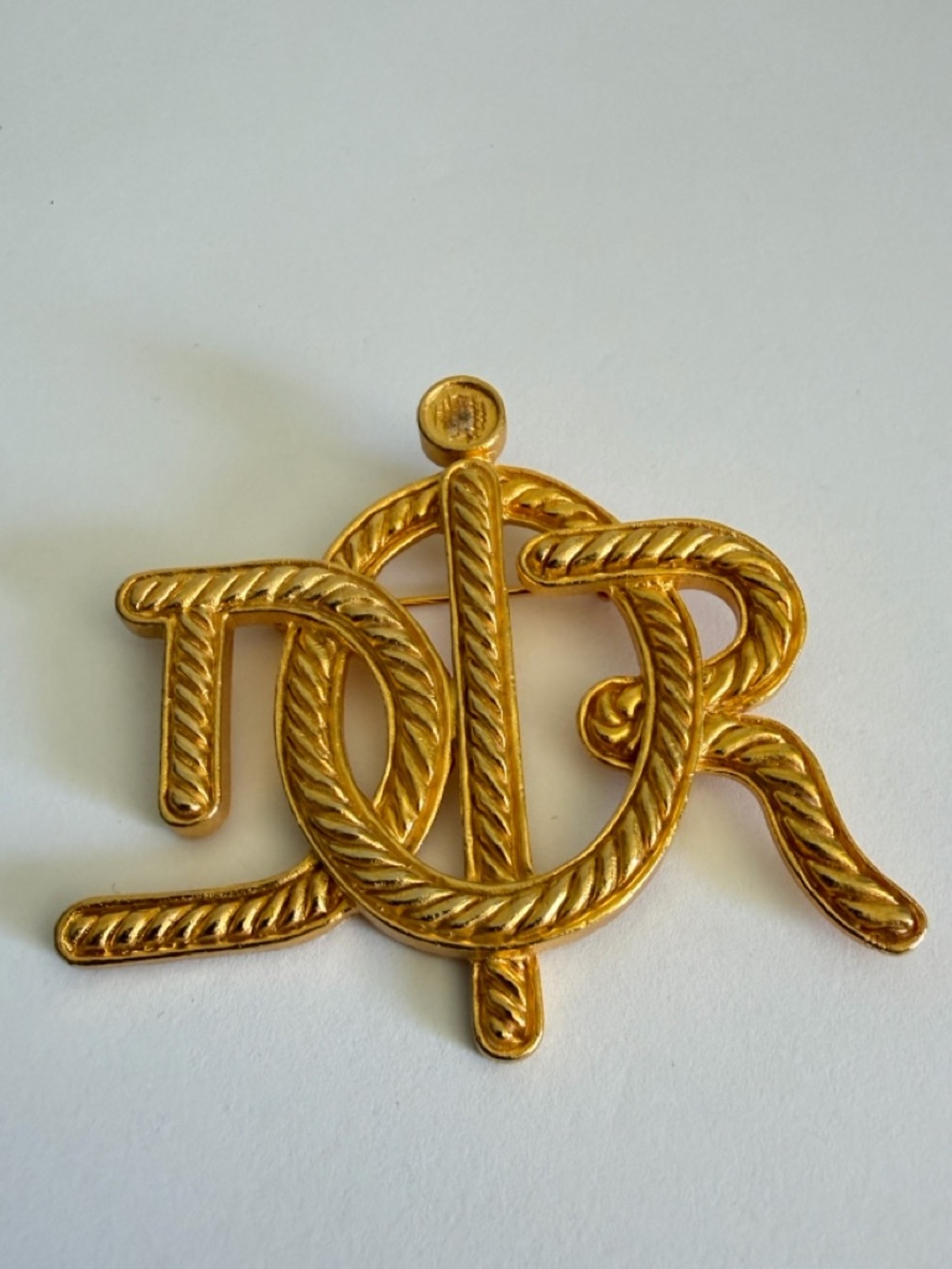 DIOR Oversized Woven Rope Design CD Logo Gold Plated 1980โs Pin Brooch Vintage - Picture 10 of 11